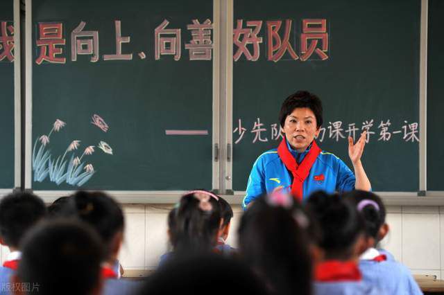 而片中，陆川把本身的豪情固结在萧何的身上，针对鸿门宴的不实记实，他对浩繁史官痛斥道：修史的人要对得起汗青，否则我们的后人会在你们写的汗青里面看到甚么？这就是陆川对汗青的立场。